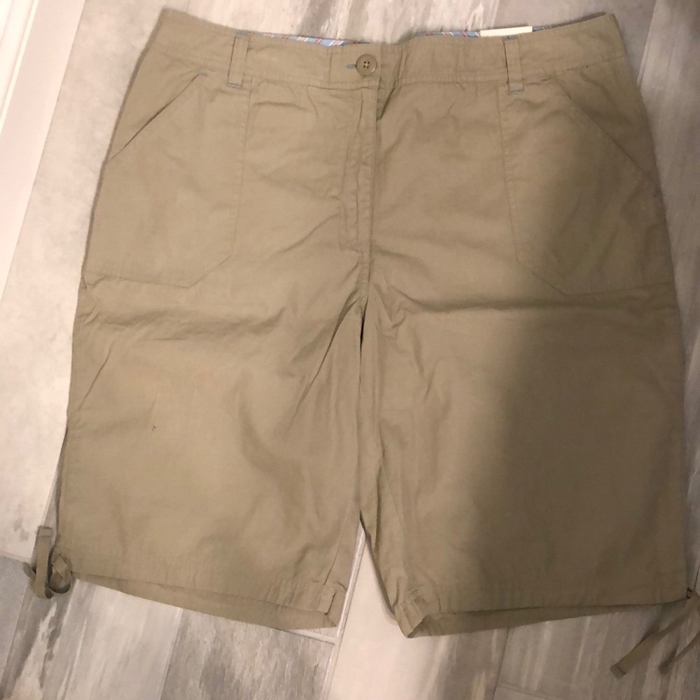 Van Heusen Bermuda Short Modern Fit Size 16